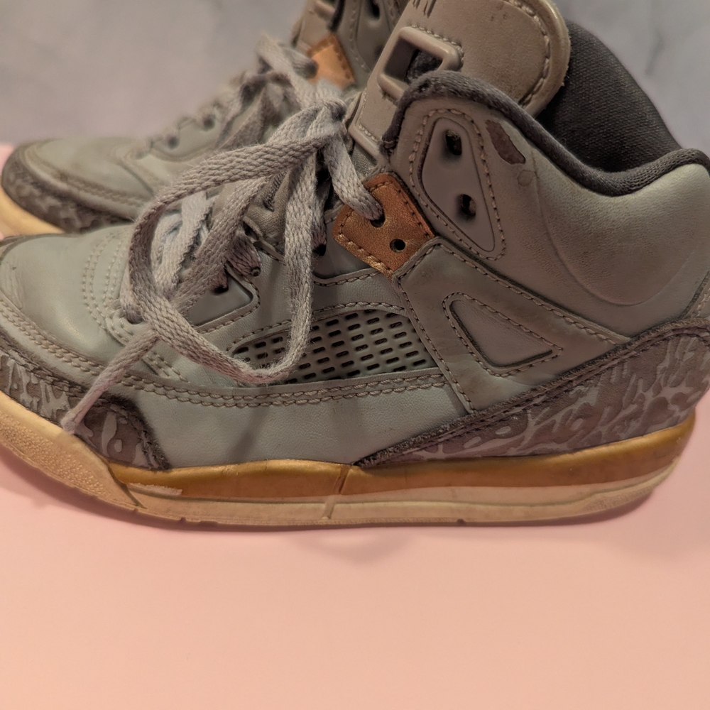 Stylish Gray Kids High-Top Sneakers - Picture 4 of 8